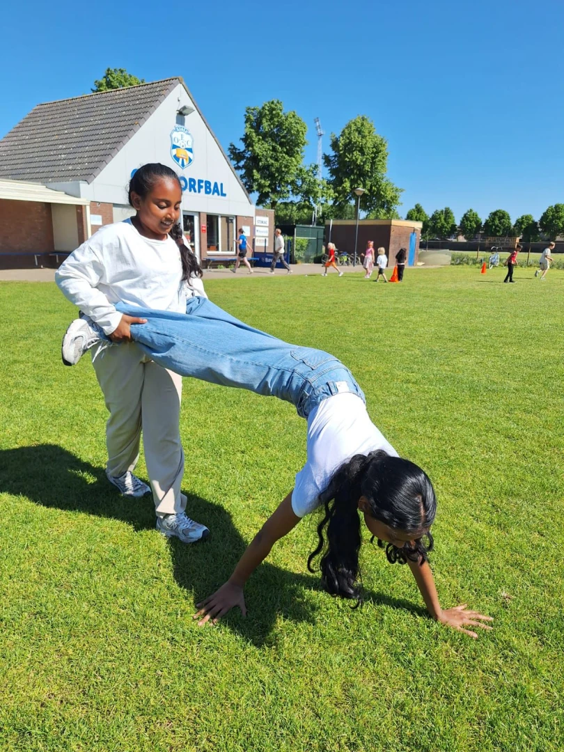 Blog Mei 2025: zomers weer, de Warande en omgekeerd verstoppertje 