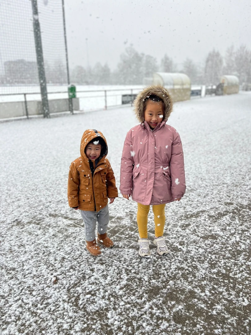 Pakjesgooien, Ozosnel estafette, grinch tikkertje, een kerst quiz, oudjaarsontbijt en meer in december 2025