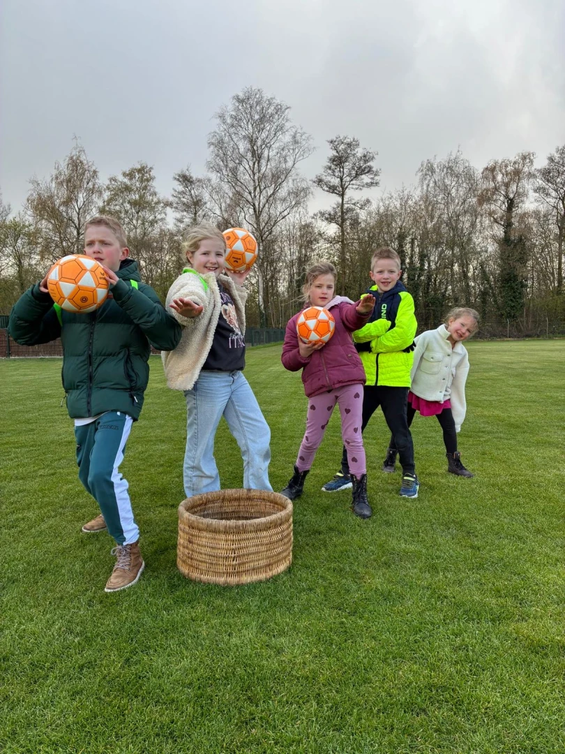 Speciale activiteiten, samenwerken en nog steeds genieten van het weer! - Maart 2026