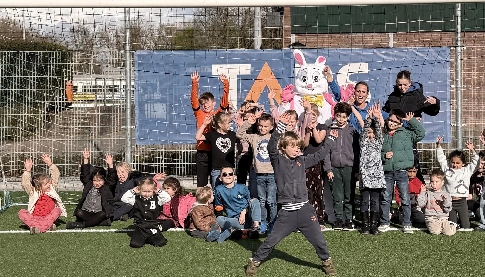 Maart blog: peutervoetbal lessen, kinderfeestje, paaspret!