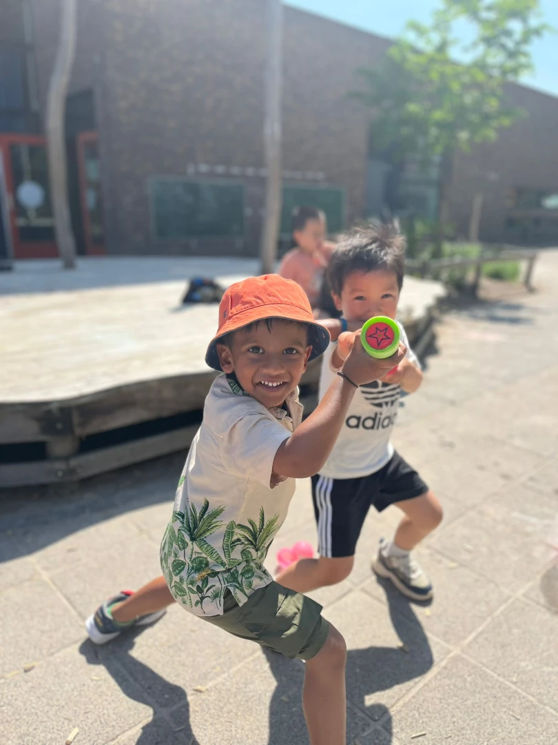 Park meerland, flessenvoetbal en waterpret in de maand mei 2026