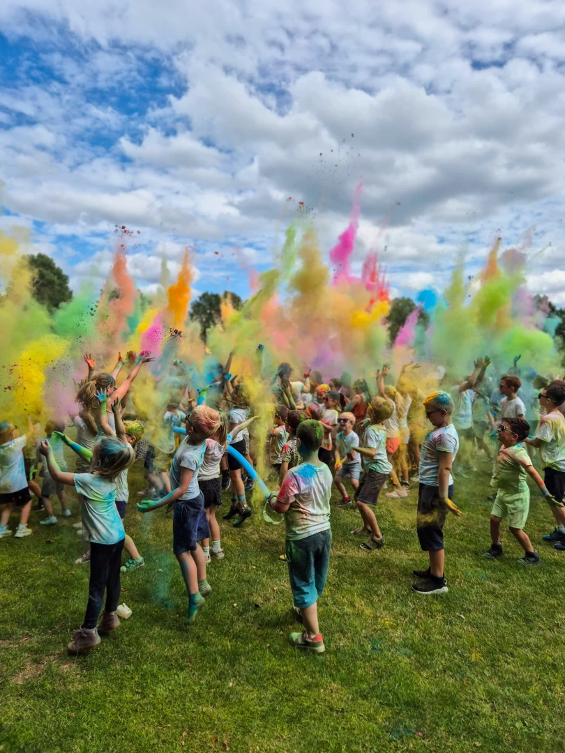 Een sportieve en kleurrijke zomerstart op de BSO!